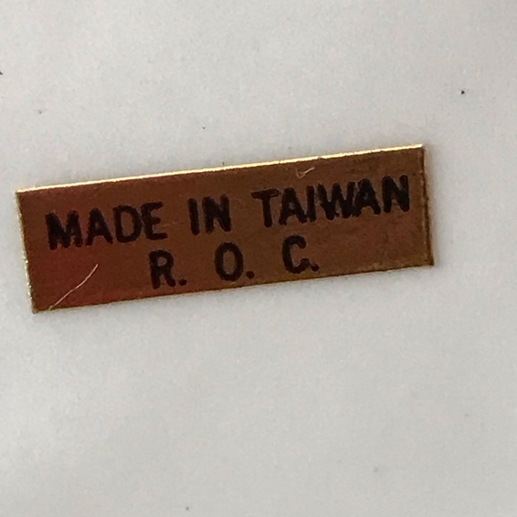 Madonna Planter Figural Vase Mary Praying White Pottery Vase Taiwan - Picture 3 of 6